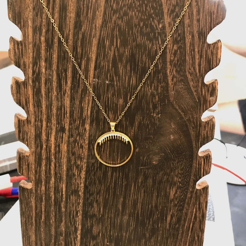 Gold necklace round with white crystals